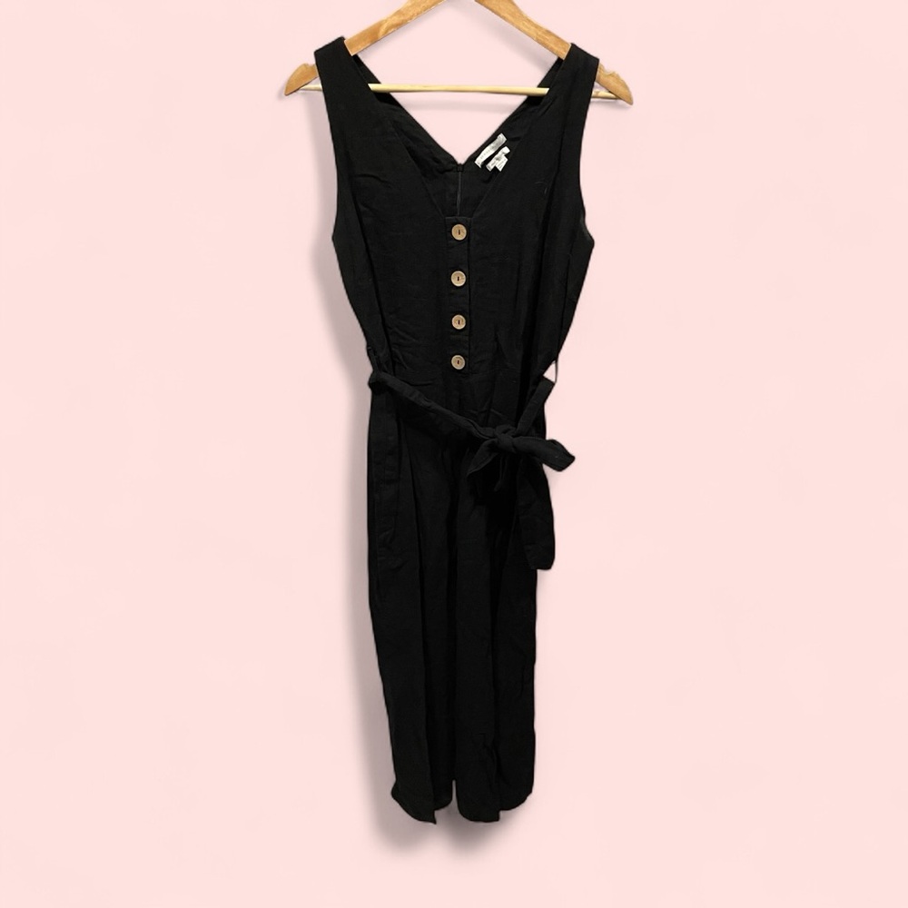 Cute black linen blend deep v-neck button front capri wide leg jumpsuit cozy